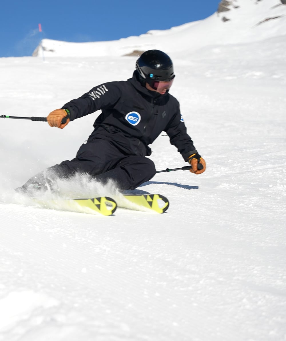 Skiing on fresh powder in Switzerland with European Snowsport