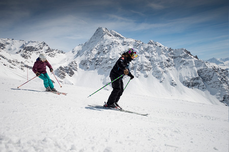 Крепление на носки лыж wedgease. Learn to ski. Дети на горнолыжном курорте. Ski camp санкт мориц. Лыжный туризм.